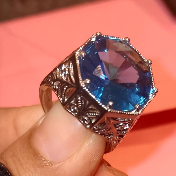 Elegant Silver and Blue Gemstone Ring - Picture 1 of 5